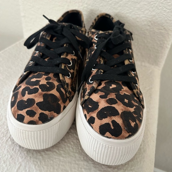 Steve Madden Leopard Print Platform Sneakers - Picture 1 of 4